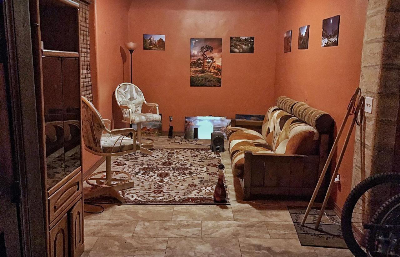 The Zion House - Affordable Bedrooms ハリケーン エクステリア 写真